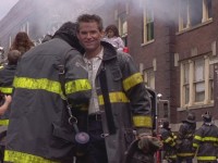 23. Požár "Zachraňte mé dítě" a část budovy v pozadí, film
